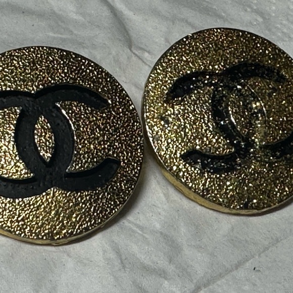 CHANEL Gold and Black CC Round Logo Clip-On Earrings- little wear/tear